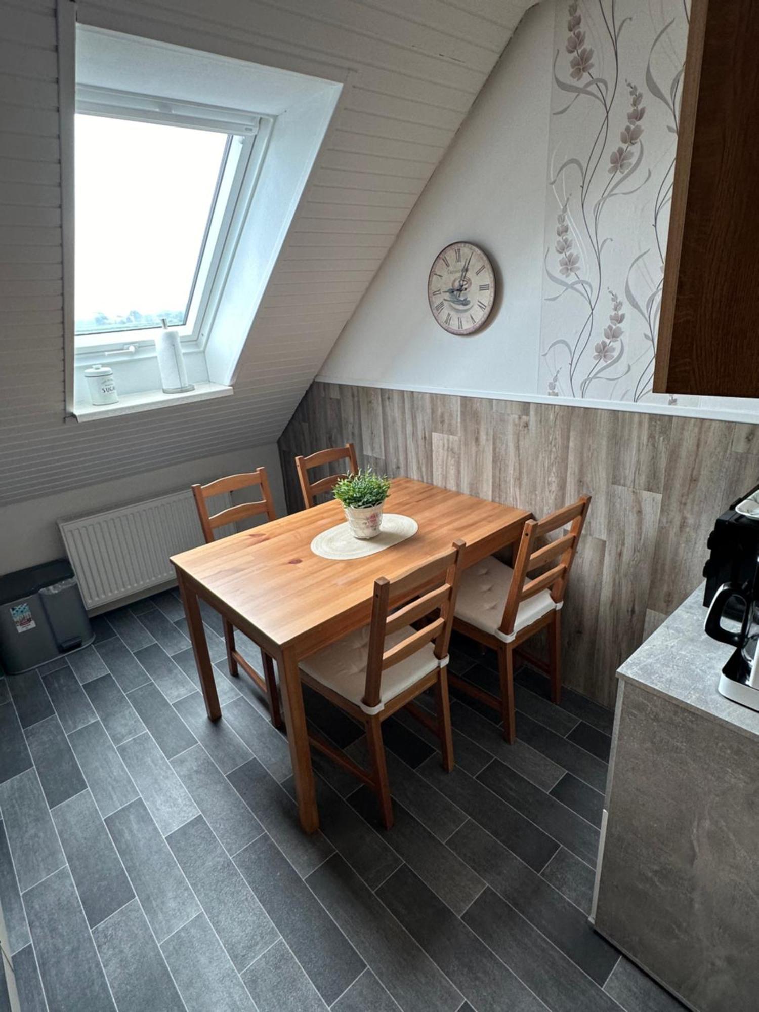 Rosenhaus Esens - Wohnung Backbord Exterior foto